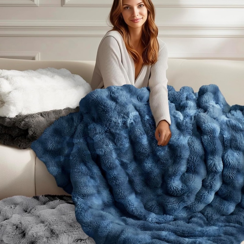 Blunique Ultra Soft Cozy Faux Fur Throw Blanket - Picture 3 of 5